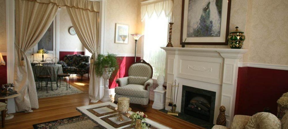 Hickory House Inn Anaconda Bagian luar foto