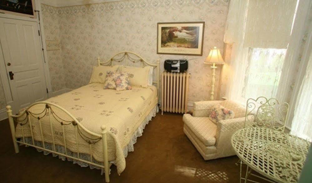 Hickory House Inn Anaconda Bagian luar foto
