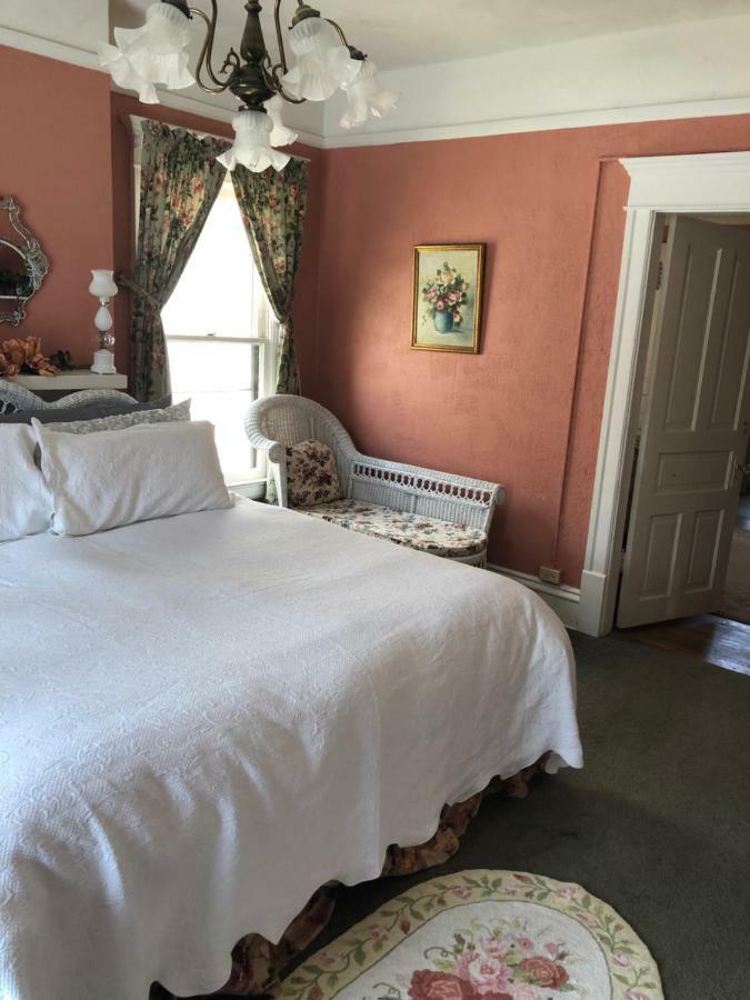 Hickory House Inn Anaconda Bagian luar foto