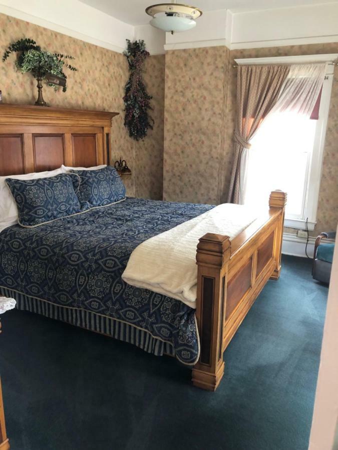 Hickory House Inn Anaconda Bagian luar foto