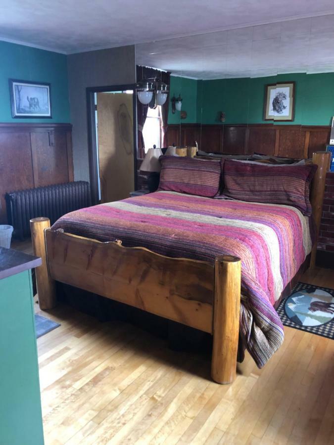 Hickory House Inn Anaconda Bagian luar foto